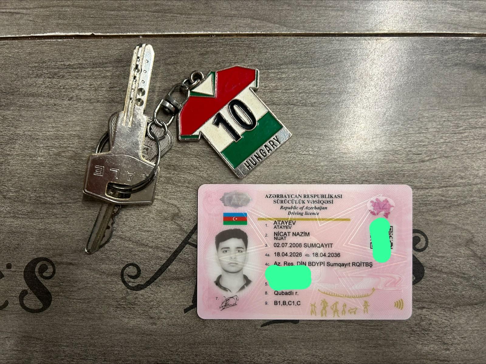 Sürücülük vəsiqəsi və açar